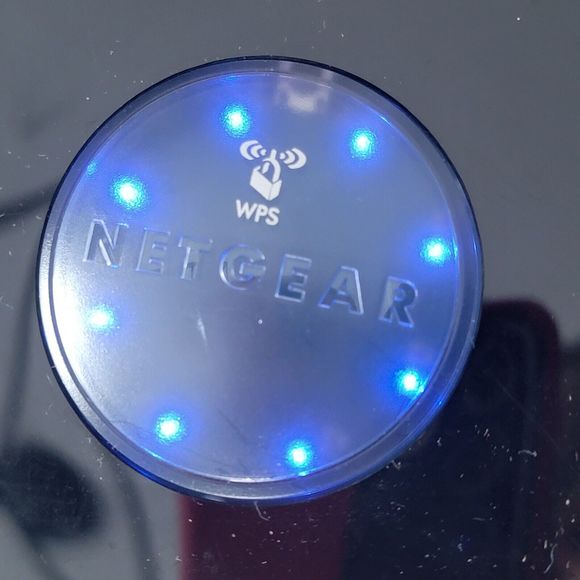 NETGEAR N600 600Mbps 4-Ports Dual Band Wi-Fi Router (WNDR3400) - Picture 4 of 5